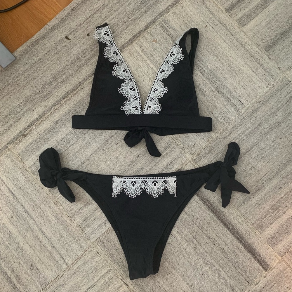 Shein black and white lace detailing 2 piece bikini size small